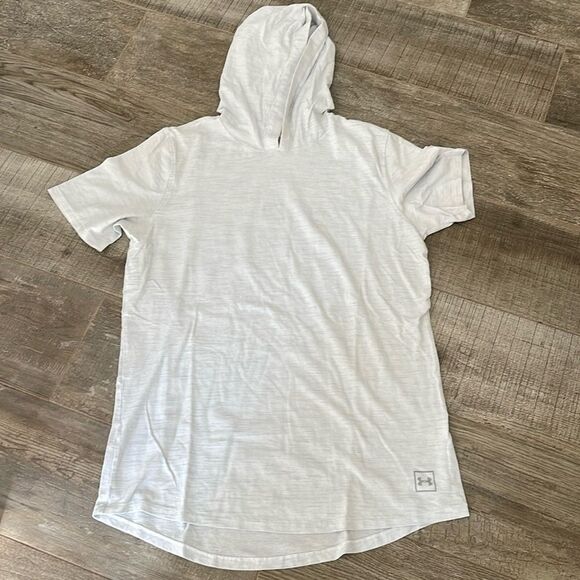 Men’s Lightweight Hooded Tee by Under Armour Size Large - Picture 1 of 3